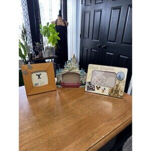 Vintage Disneyworld Picture Frames 4x6 and 4x4 , made 2001-2008